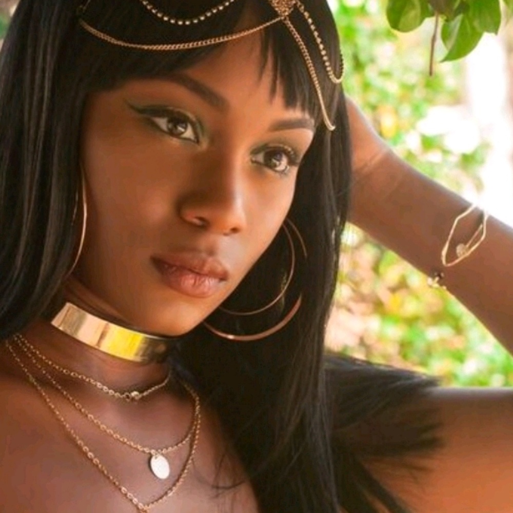 Meet your Posher, Chelsie